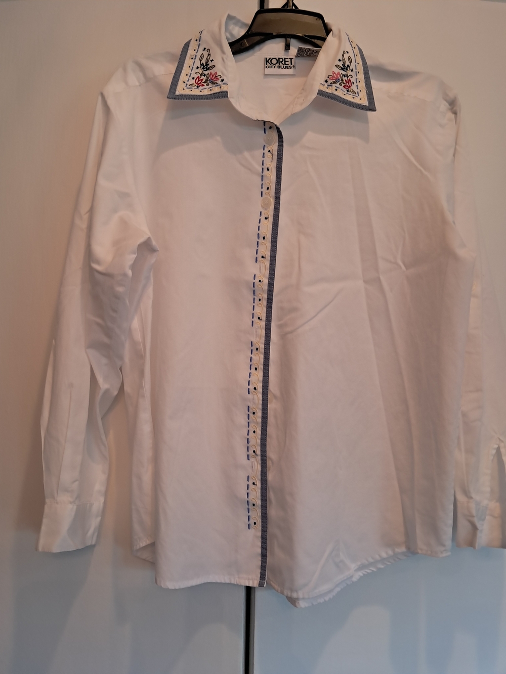 Koret White Embroidered-Collar Women’s Shirt